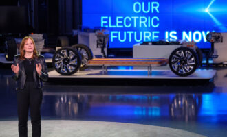 GM unveils long-range battery to power its new electric vehicles