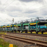 Volkswagen sets the course for 100% green electricity transport with Deutsche Bahn