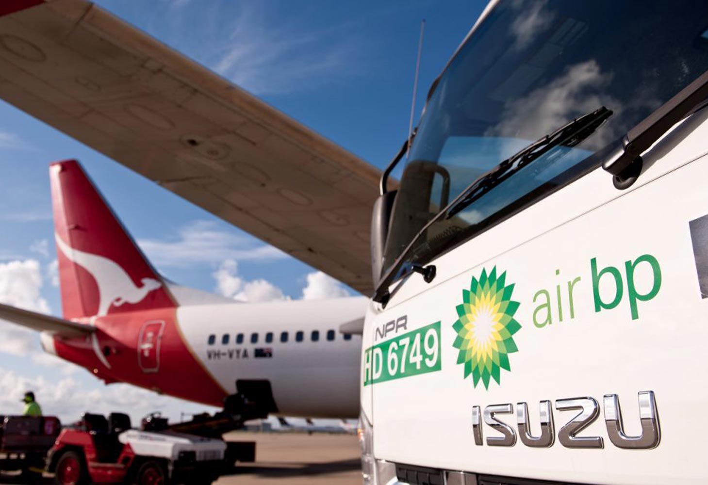 Qantas and bp partner to advance sustainable aviation fuels in Australia