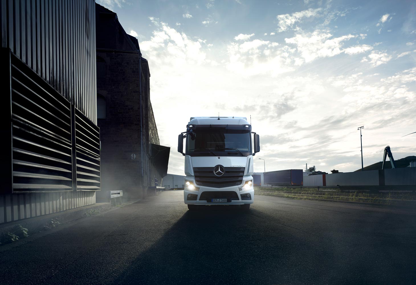 Daimler AG announces plan to spin off Daimler Truck