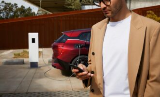 BMW and Daimler partner with bp for Digital Charging Solutions