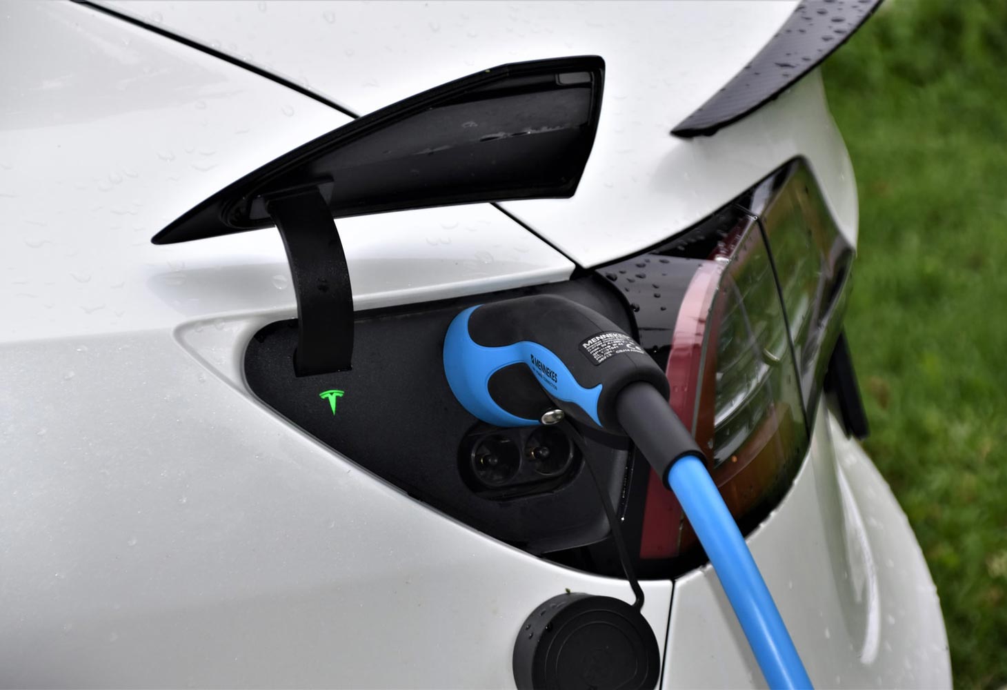 Electric vehicles: Special requirements and impact on future grease demand