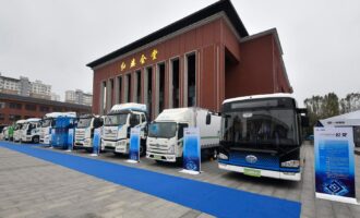China's largest commercial vehicle maker to invest in EVs