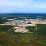 bp exits oil sands project, acquires offshore oil stake in Canada