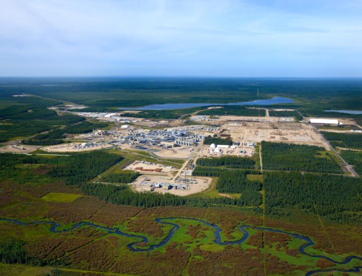 bp exits oil sands project, acquires offshore oil stake in Canada