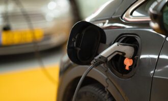 U.S. issues final standards for national electric vehicle charging network