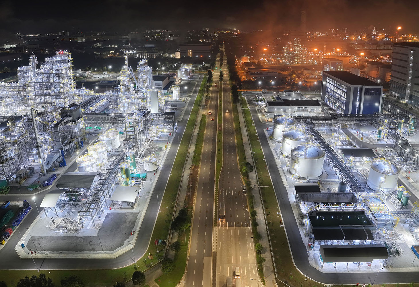 Neste celebrates opening of Singapore refinery expansion